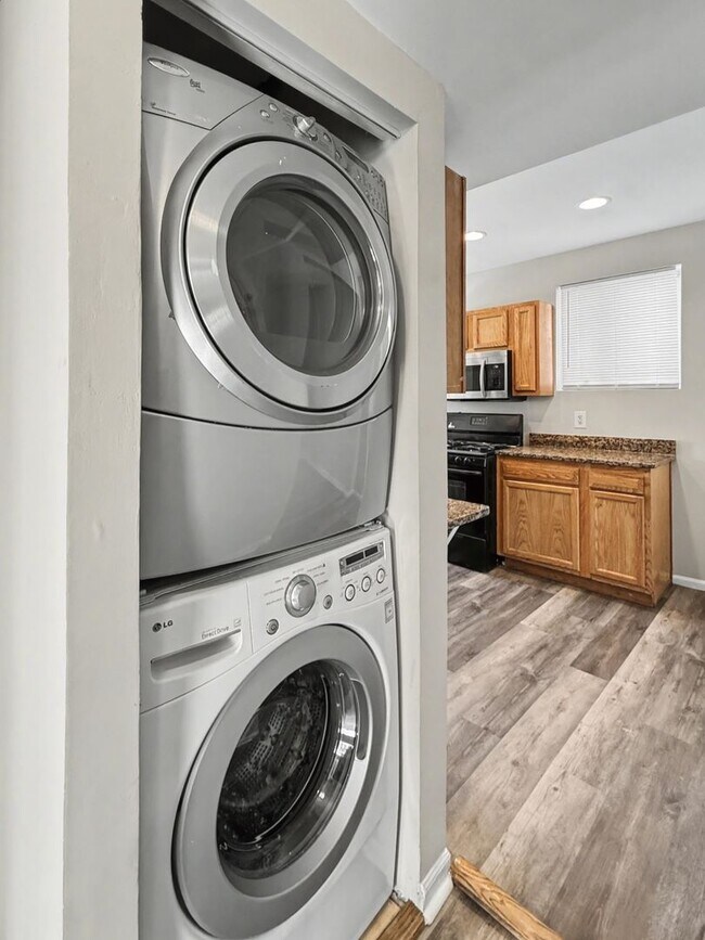 Foto del edificio - 832 49th St NE