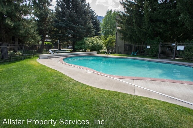 Building Photo - 1 br, 1 bath House - 340 W River St. #109