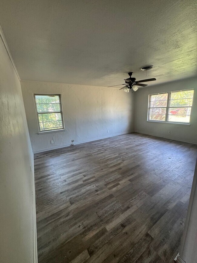 Foto del edificio - 3 BEDROOM 1 BATHROOM HOME FOR RENT!