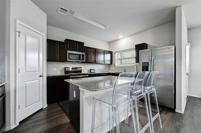 Building Photo - 100 Comet Dr