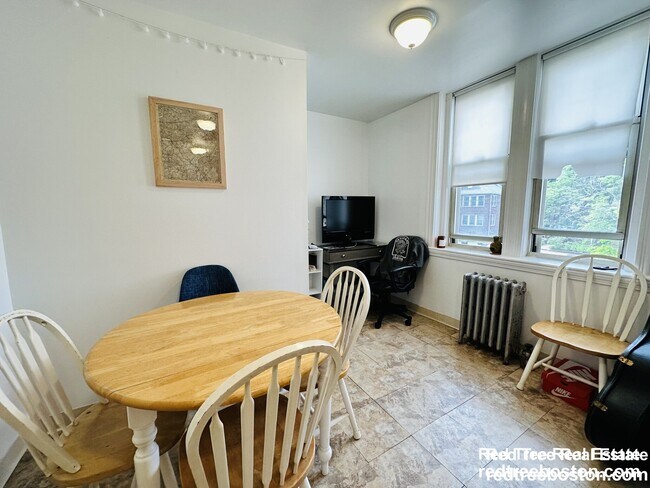 Foto del edificio - 24 Colborne Rd