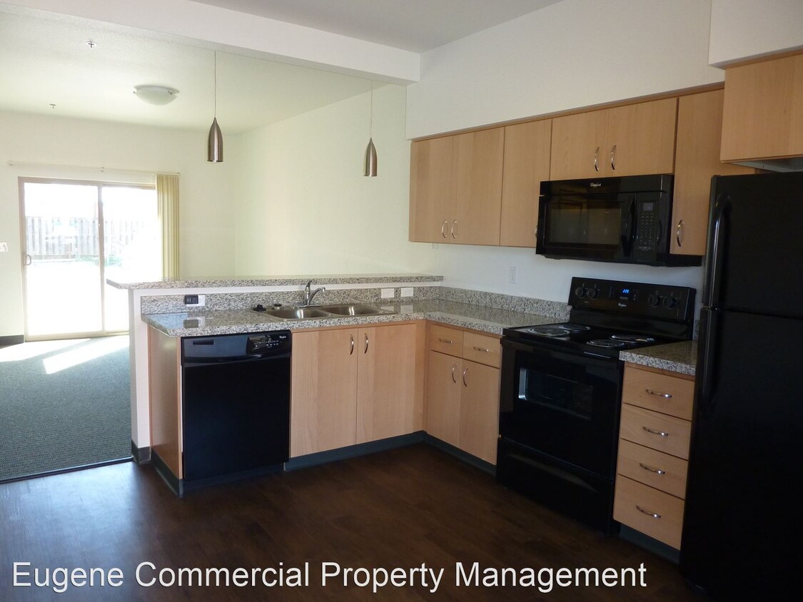 Primary Photo - 2480 Lakeview Dr