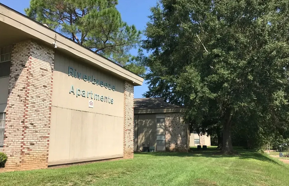 Building Photo - Riverbreeze Manor Apartments