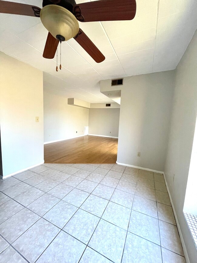 Building Photo - Pine View Apartments