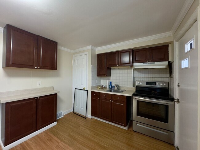 Building Photo - Charming 2Bed/1Bath in Dundalk