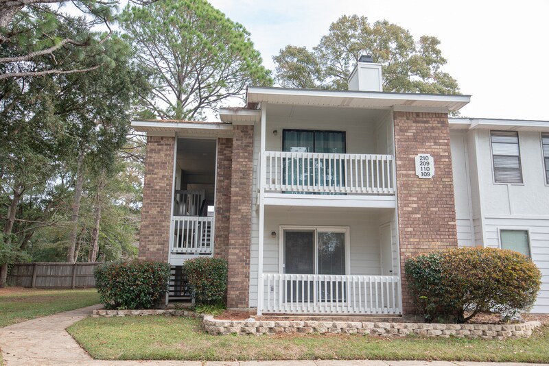 Primary Photo - 1251 Henckley Ave