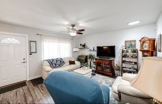 Foto del edificio - Modern 2-Bed, 1-Bath Apartment – Available...