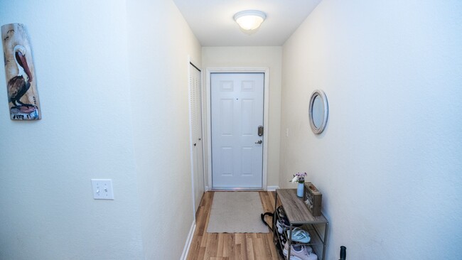 Foto del edificio - Spacious Townhome in Gated Community in PCB!!