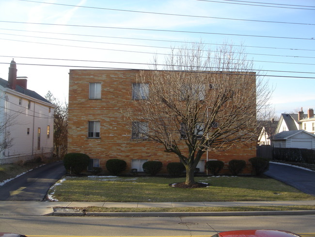 Building Photo 2 - 3517-3519 Woodbine Ave