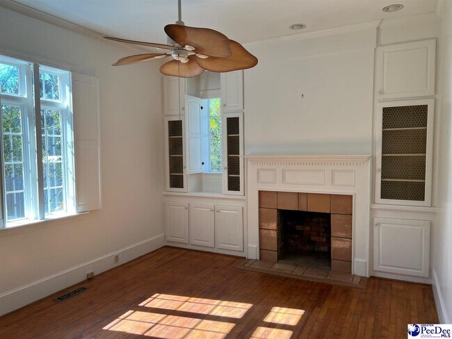 Building Photo - 500 W Pine St