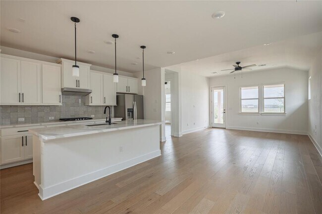 Foto del edificio - 7602 Bardstown Wy