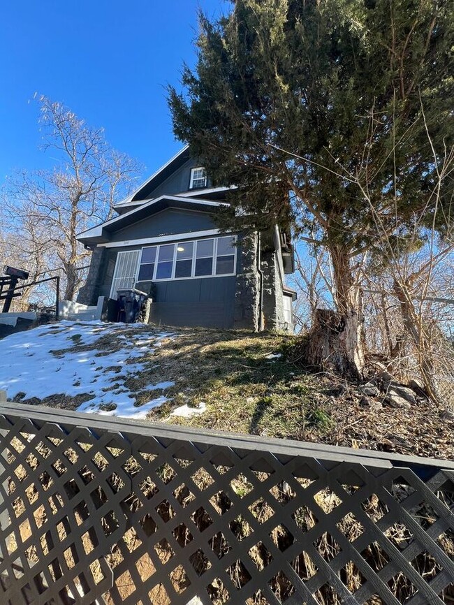 Building Photo - Spacious 5-Bedroom Home with Enclosed Porc...