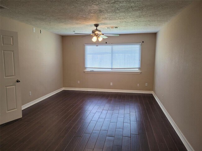 Foto del edificio - 10119 Park Ln
