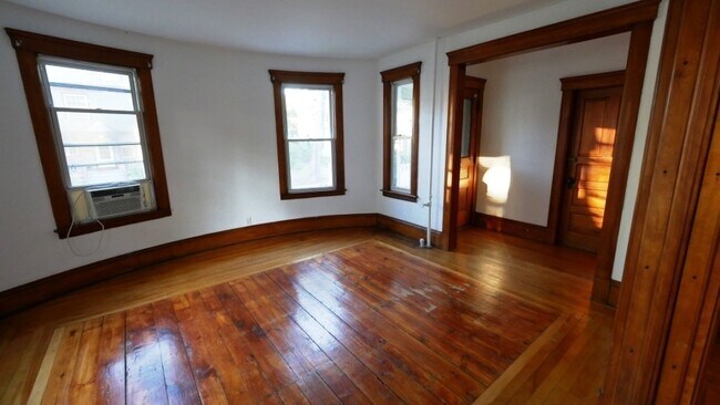 Building Photo - 22 Shaffner St