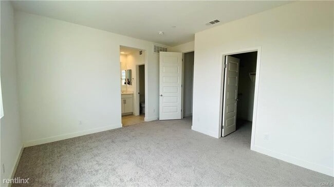 Building Photo - 333 N Prairie Ave