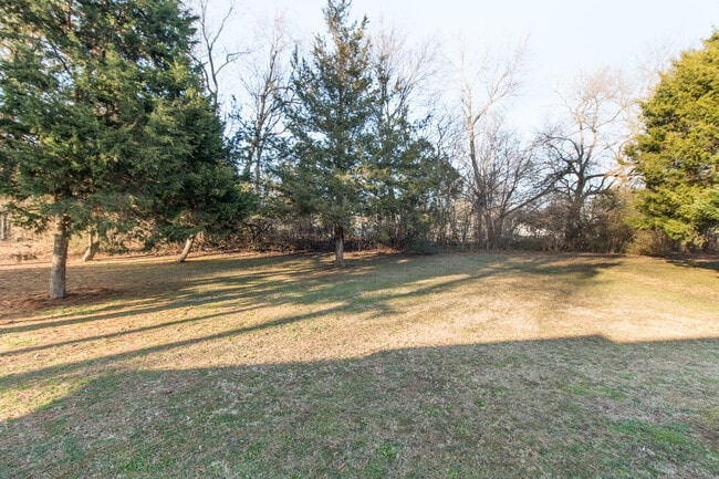 Building Photo - 123 Ann Bradley Dr