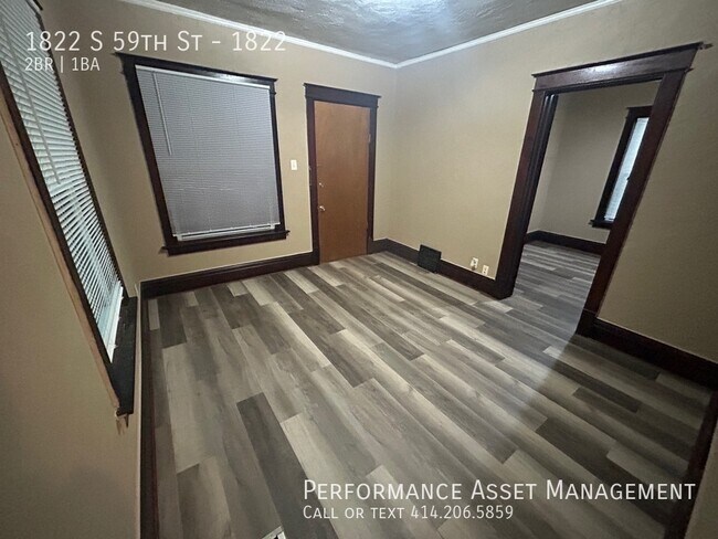 Foto del edificio - Charming 2BR Lower unit in West Allis!