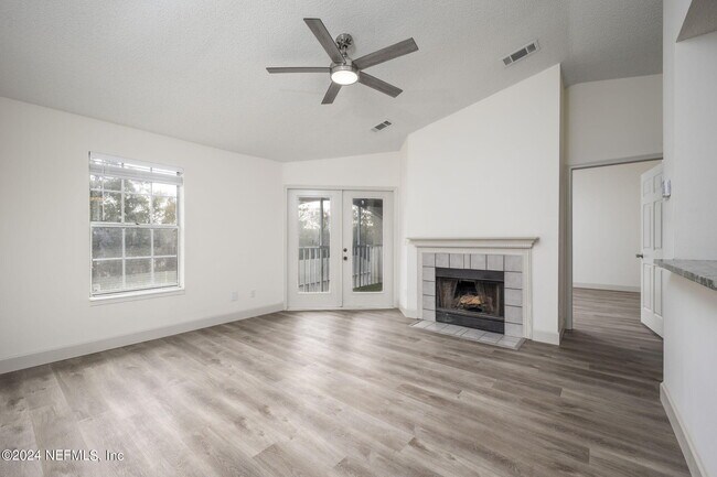 Foto del edificio - 200 Ironwood Dr