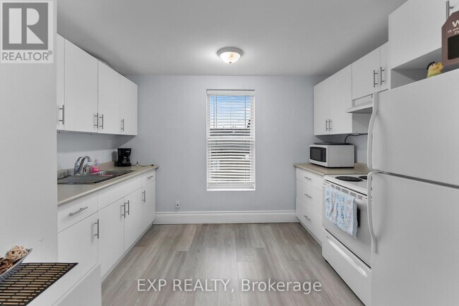 Building Photo - 5858 Ferry St