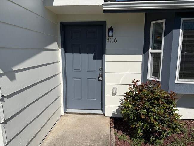 Foto del edificio - New 2 bed 1 1/2 bath duplex in Springfield!