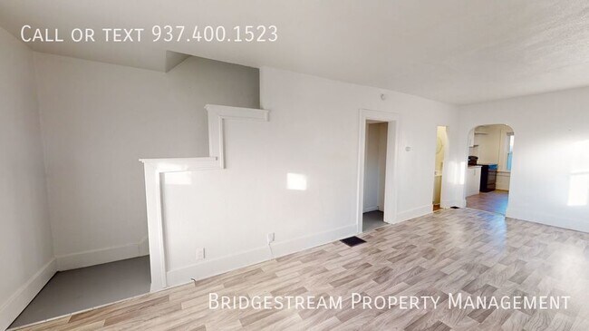 Building Photo - Cozy, updated 3 BR, 1.5 BA half double wit...