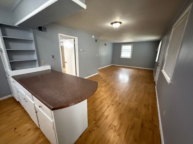 Building Photo - 714 8th Ave