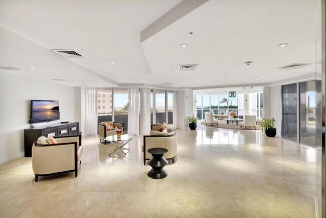 Foto del edificio - 6301 Collins Ave