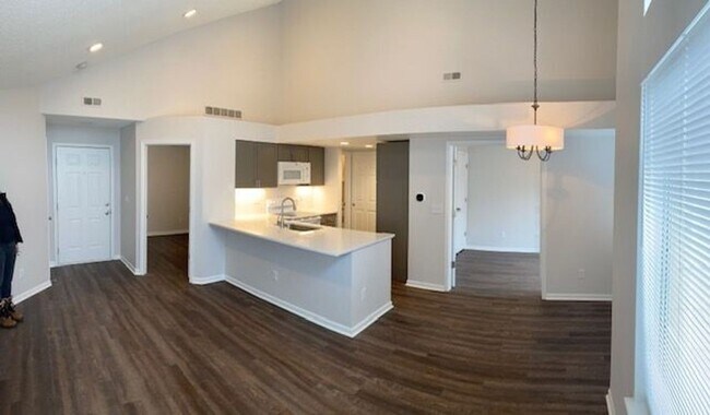 Foto del edificio - 4883 White Rock Cir