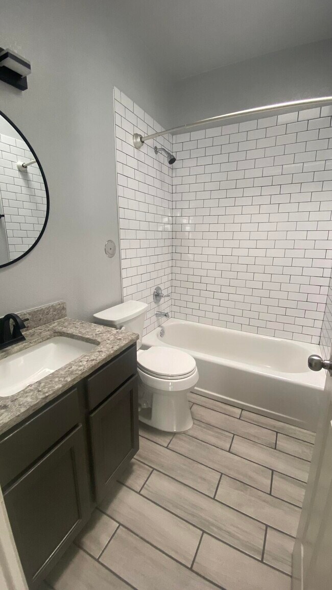 Building Photo - 12113 Hunter Hill Way