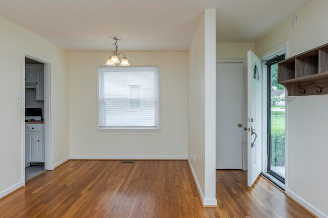 Foto del edificio - 649 Mitchell Ave
