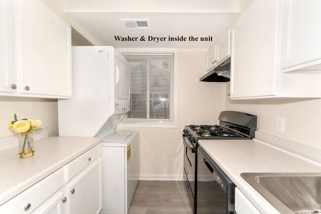 Building Photo - 14 Halley Pl SE