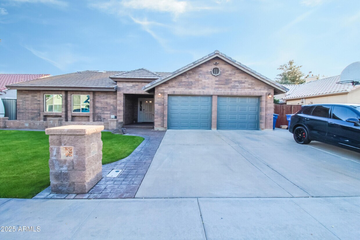 Foto principal - 907 E San Remo Ave