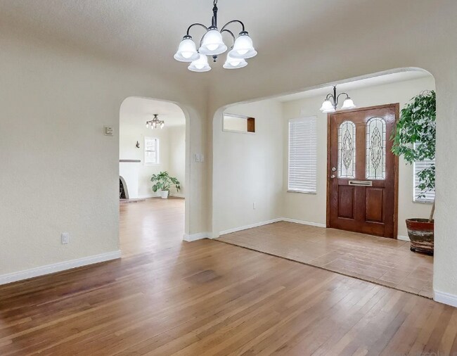 Foto del edificio - 5480 Redland Dr