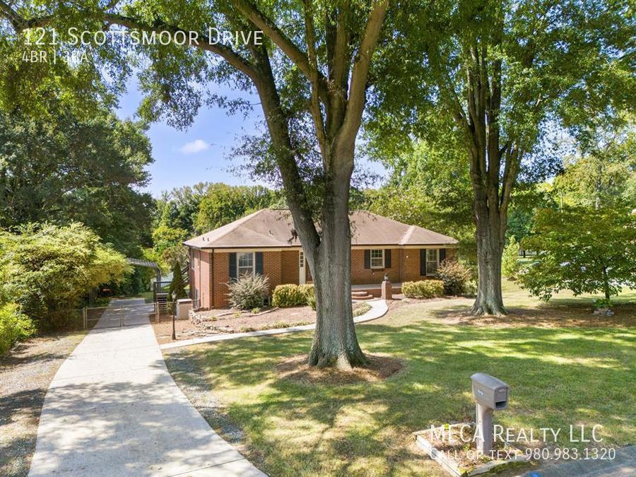 Primary Photo - 121 Scottsmoor Dr