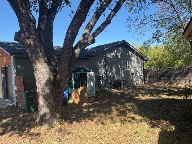 Foto del edificio - 1900 Dauphine Cove