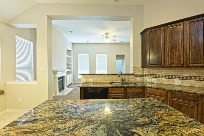 Building Photo - Heritage Lakes Gated Golf Course Community