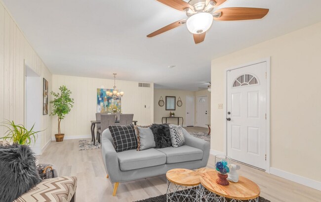 Foto del edificio - Freshly updated home near ASU - huge lot, ...
