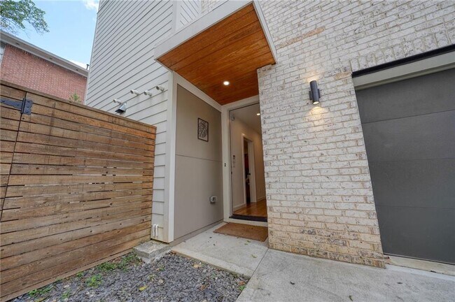 Foto del edificio - 829 Barnett St NE