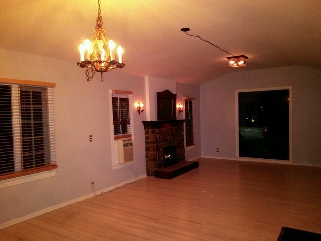 Lg Living Rm. w/ Pic window - 717 N La Jolla Ave