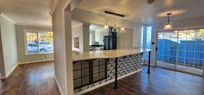 Building Photo - Classic Meets Vintage! Beautiful 3-Bed 2-B...