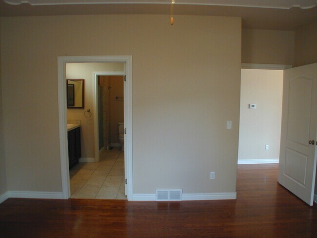 Foto del edificio - House For Lease