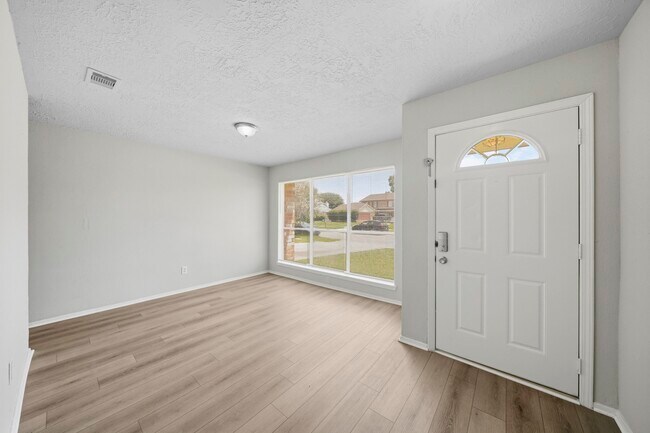 Foto del edificio - 8418 Lone Quail Dr