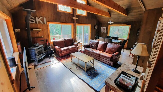 Building Photo - 157 Slalom Ln
