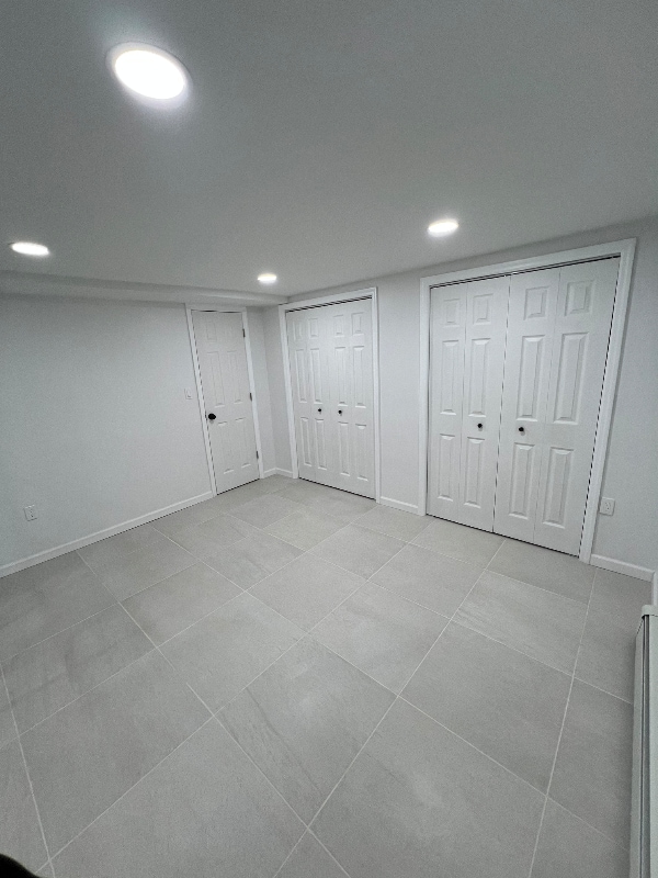 Building Photo - 826 Throgs Neck Expy