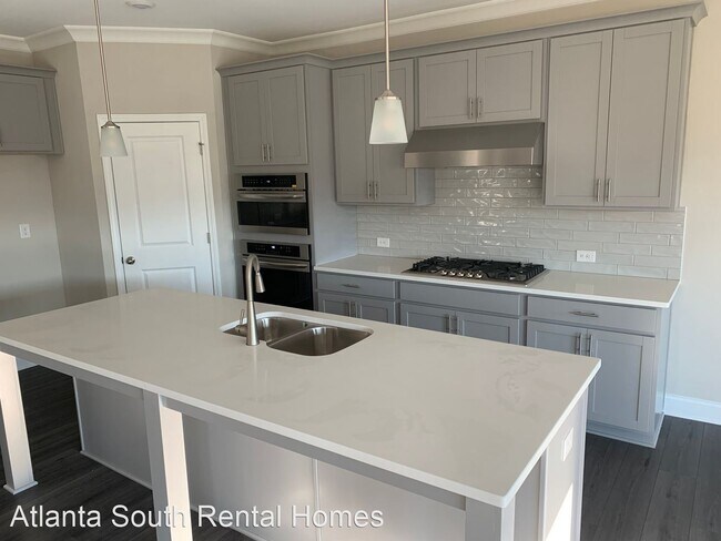 Foto del edificio - 3 br, 3 bath House - 270 Hollis St