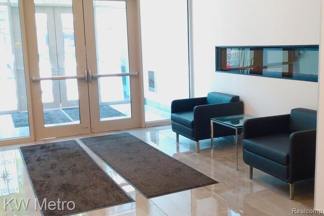 Foto del edificio - 350 N Main St