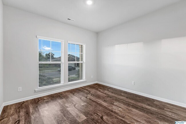 Building Photo - 303 Ivyleaf Dr
