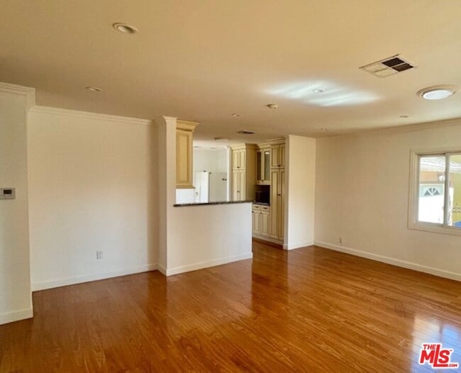 Building Photo - 5716 Lasaine Ave