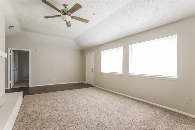 Building Photo - 24134 Silversmith Ln