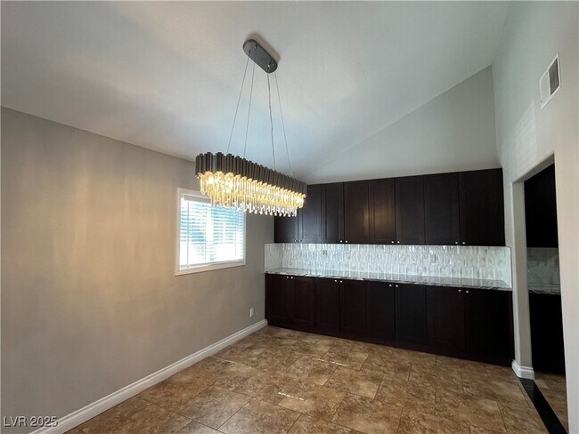 Foto del edificio - 7893 W Gilmore Ave